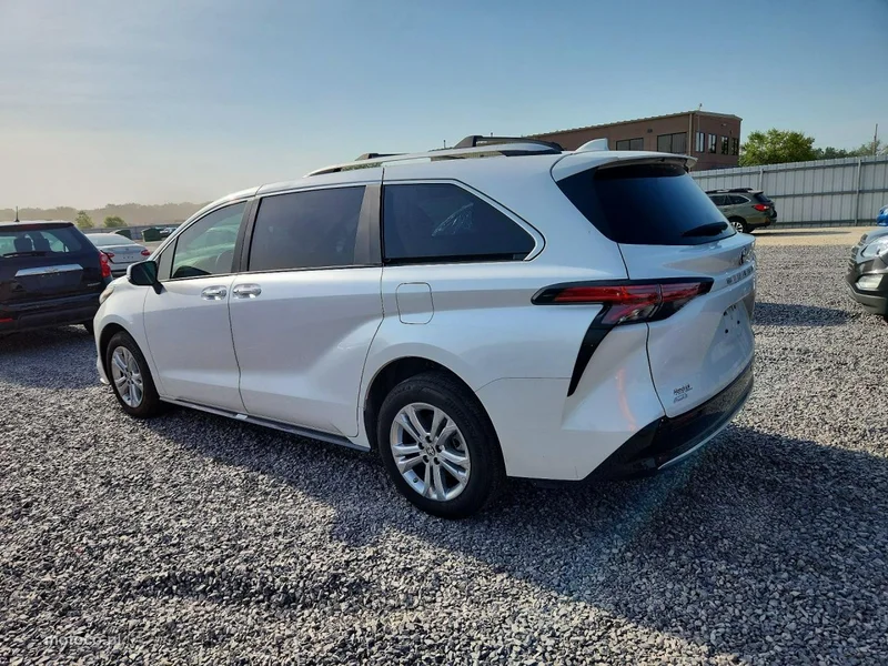 Toyota Sienna 5