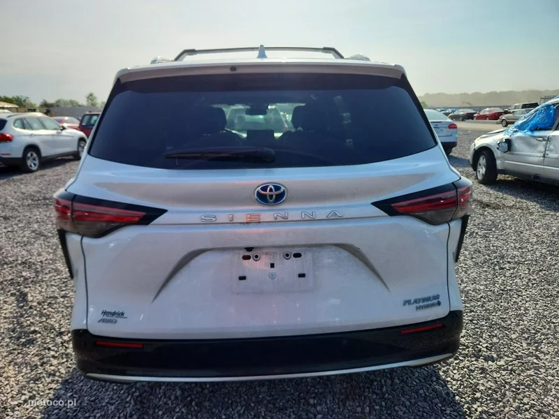 Toyota Sienna 6