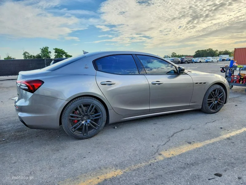 Maserati Ghibli 4
