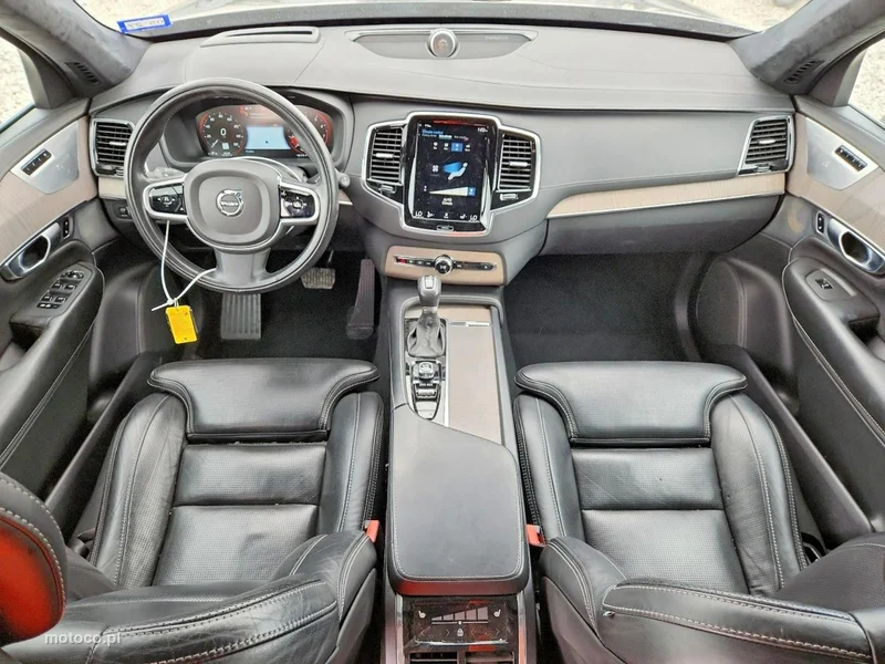 Volvo XC 90 8