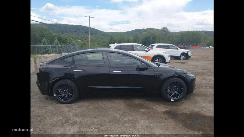 Tesla Model 3 6