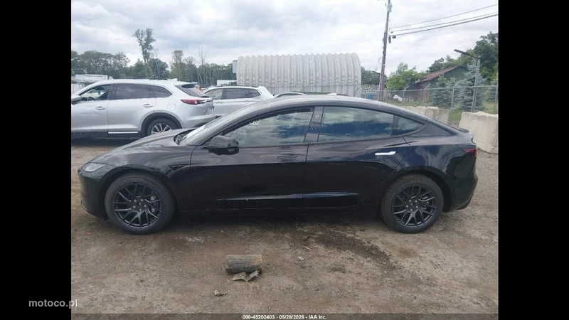 Tesla Model 3 7