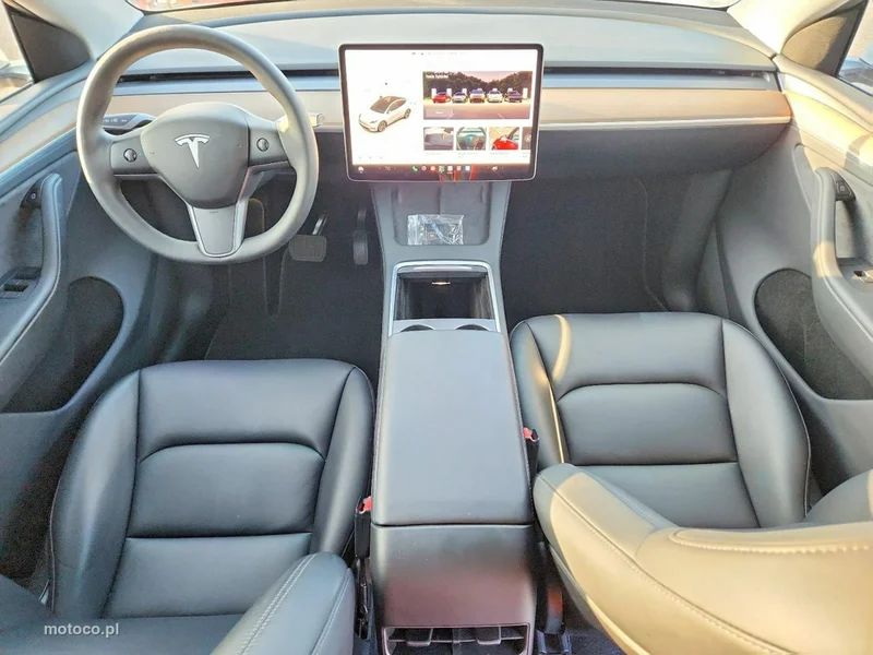 Tesla Y 8