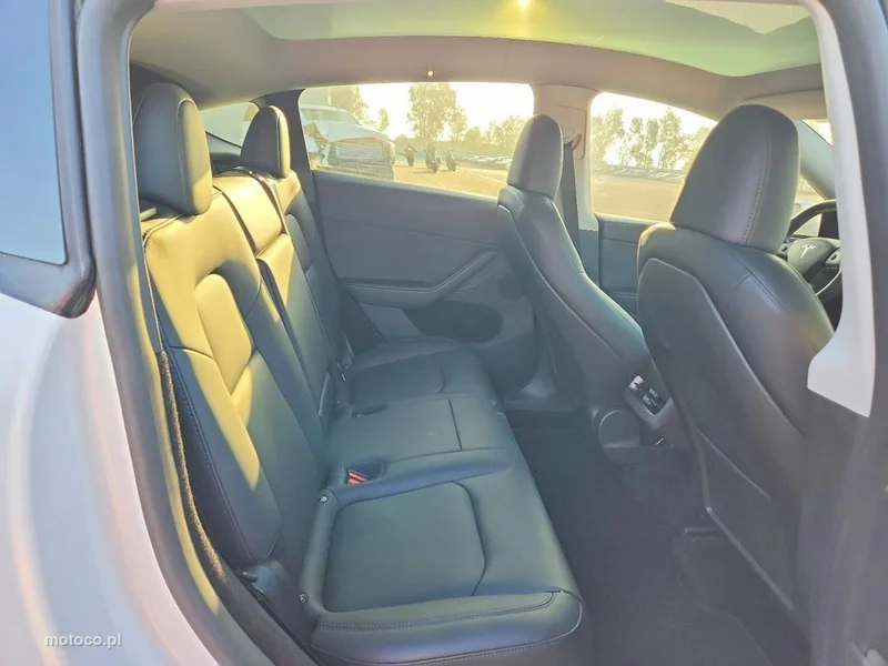 Tesla Y 9