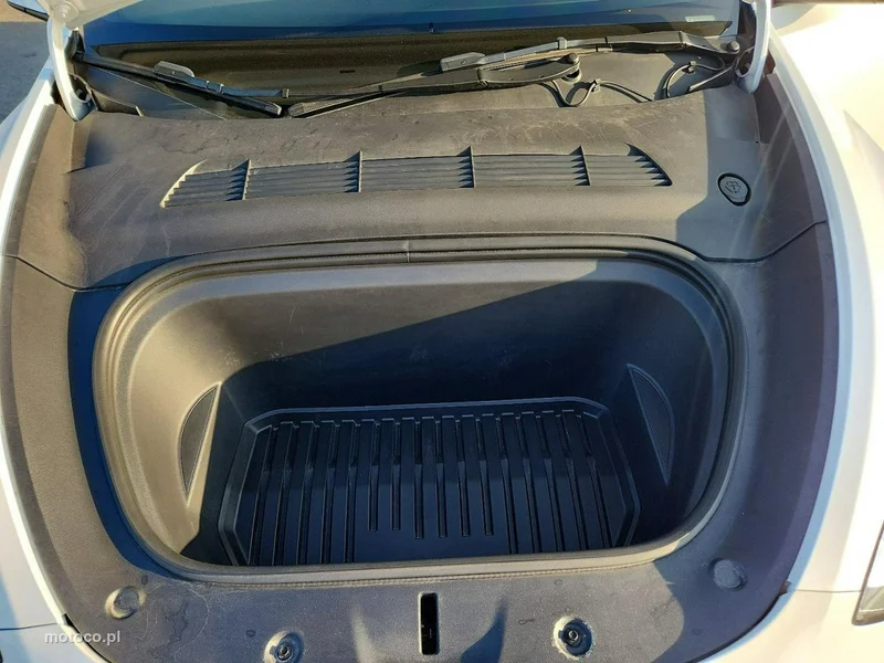Tesla Y 10