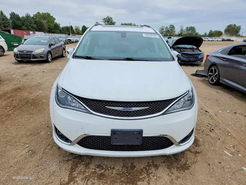 Chrysler Pacifica 2