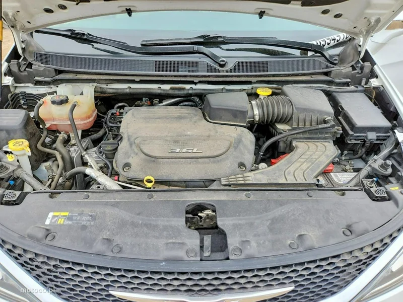 Chrysler Pacifica 11