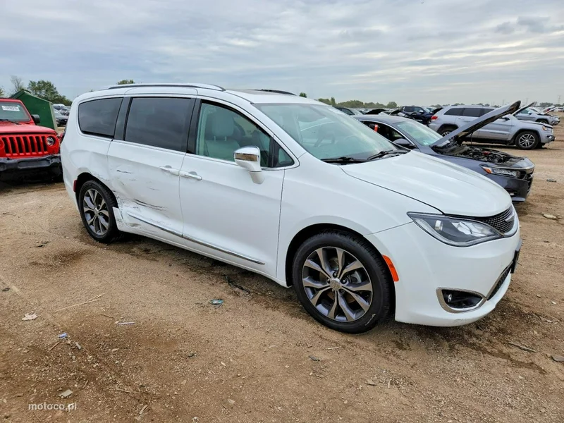 Chrysler Pacifica 3