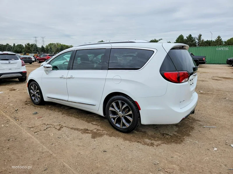 Chrysler Pacifica 5