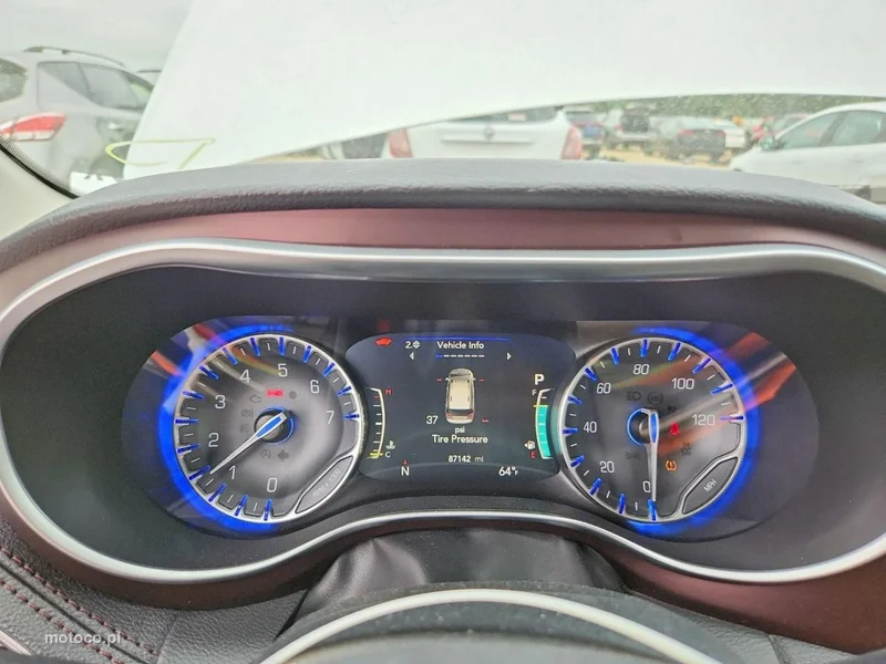 Chrysler Pacifica 9
