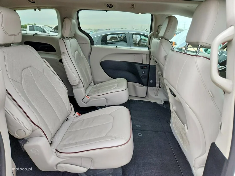 Chrysler Pacifica 10