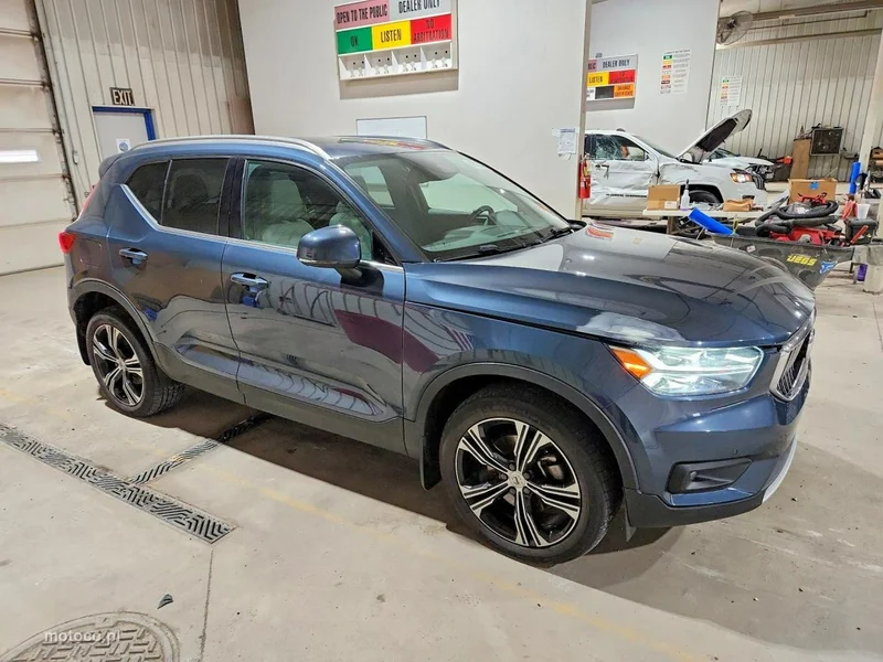 Volvo XC 40 3