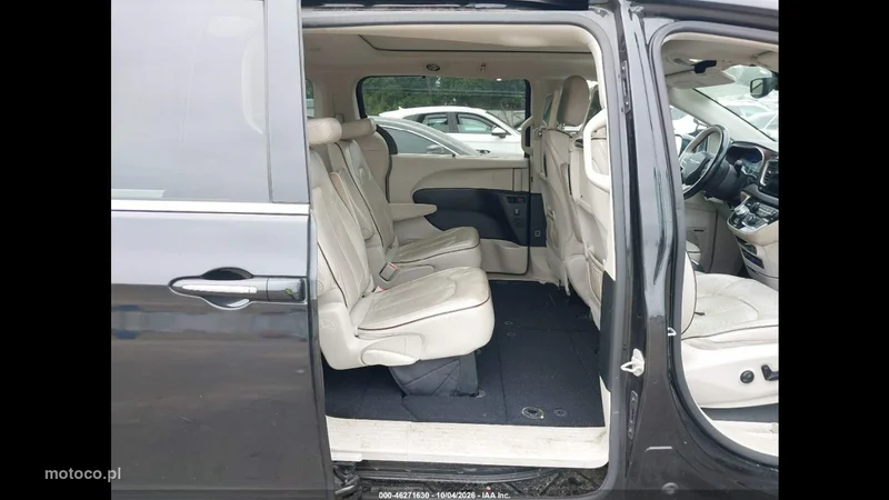 Chrysler Pacifica 11