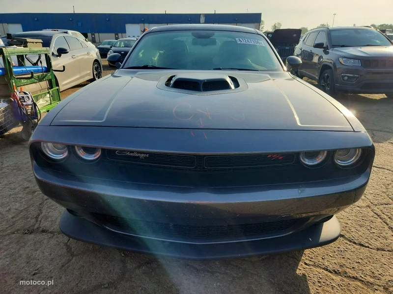 Dodge Challenger 2