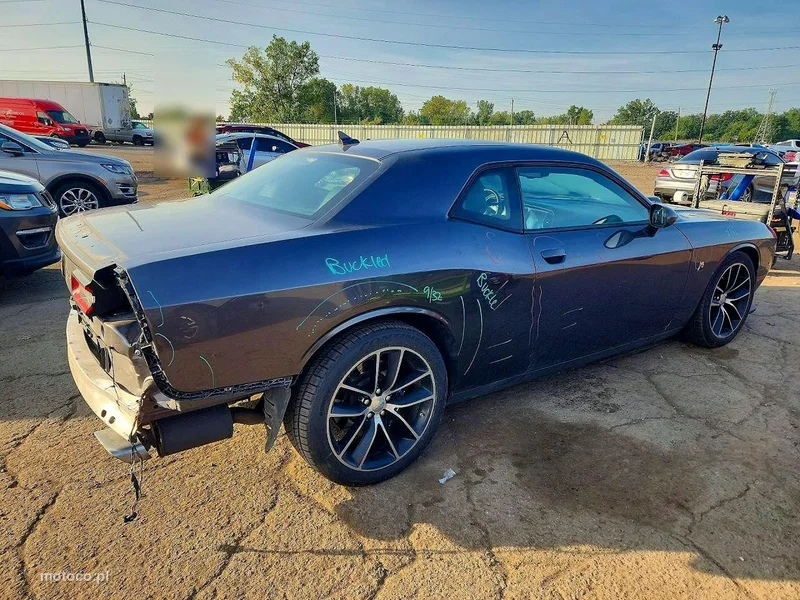 Dodge Challenger 4