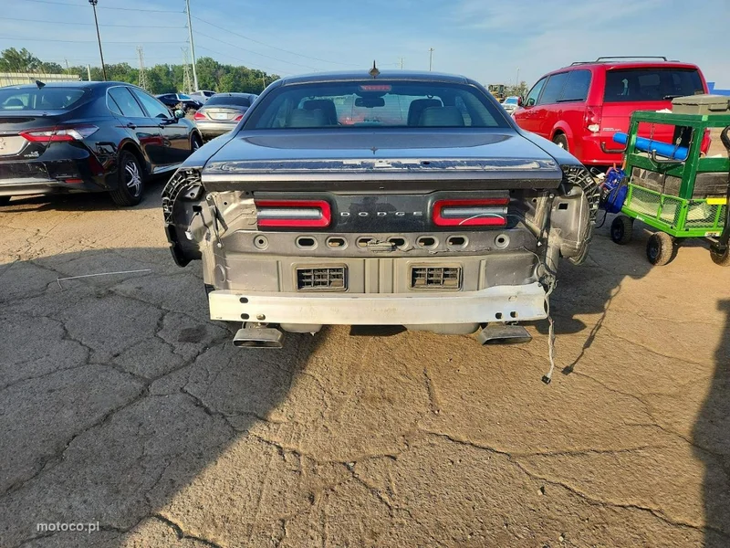 Dodge Challenger 6