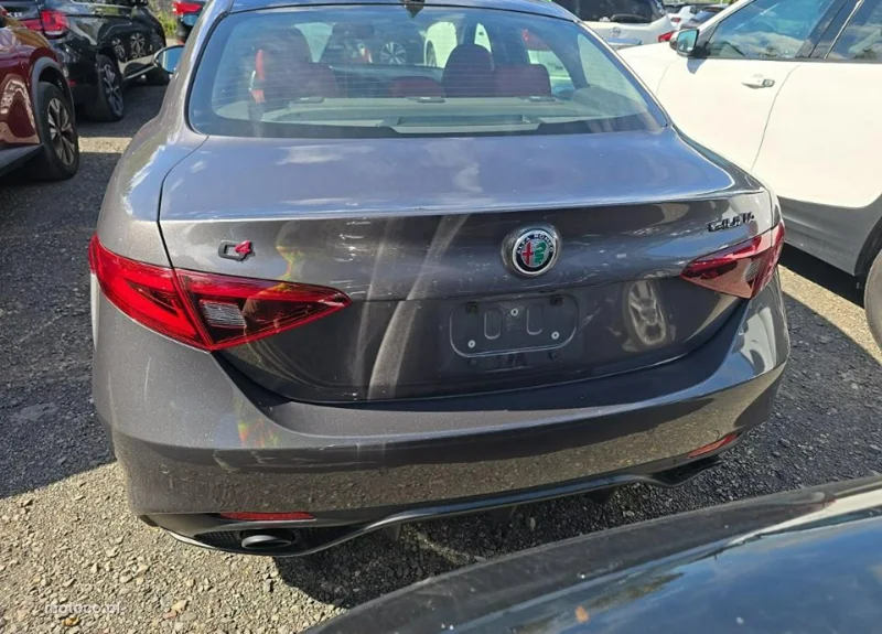 Alfa Romeo Giulia 4