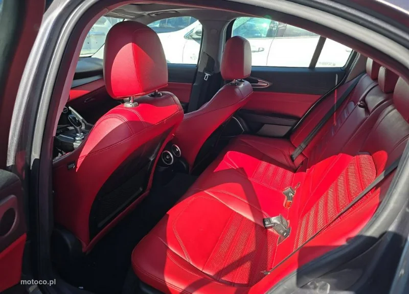 Alfa Romeo Giulia 10