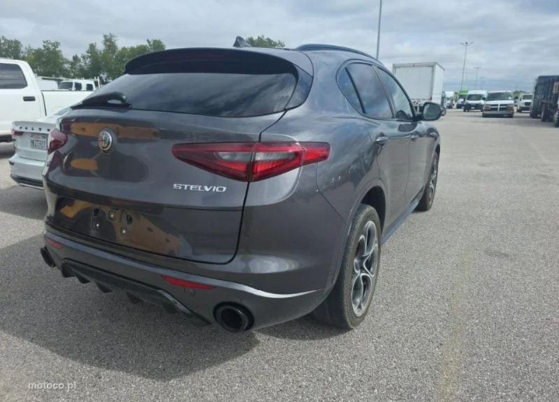 Alfa Romeo Stelvio 4