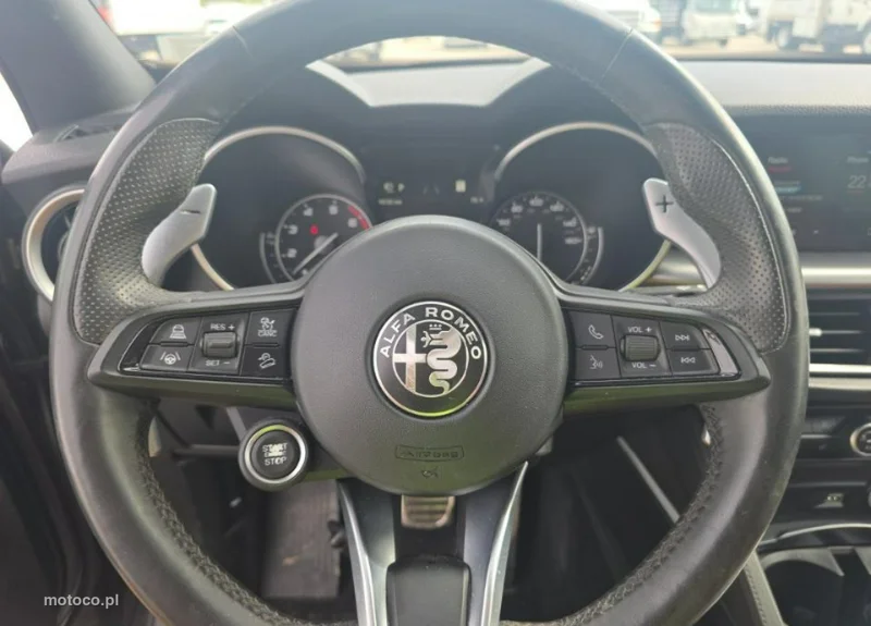 Alfa Romeo Stelvio 8
