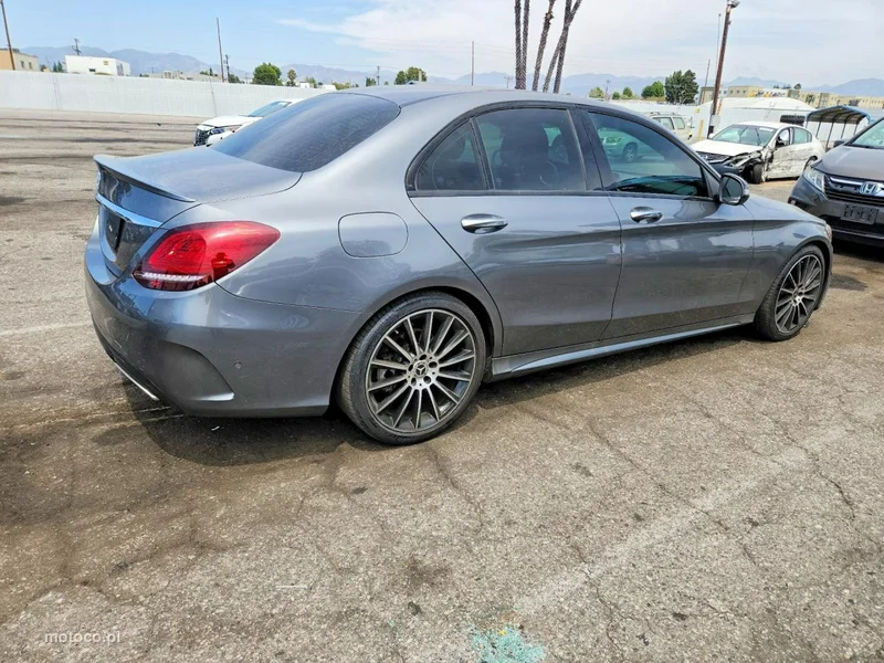 Mercedes-Benz Klasa C W205 C 300 4
