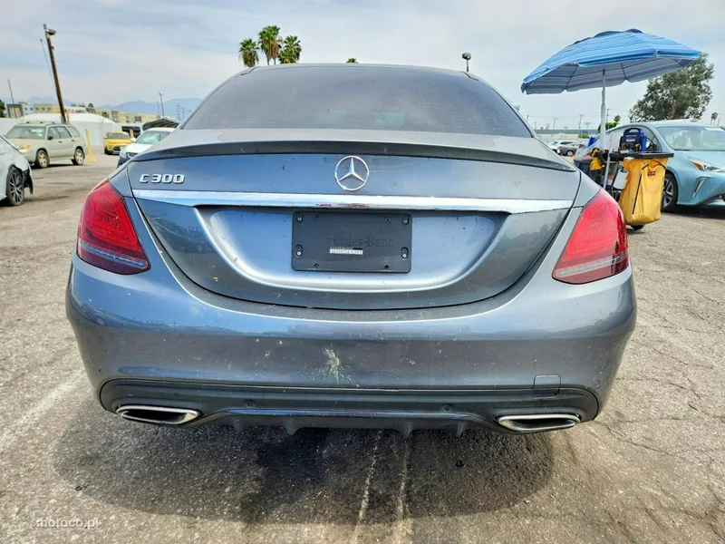 Mercedes-Benz Klasa C W205 C 300 6