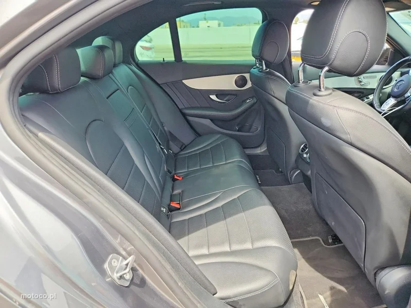 Mercedes-Benz Klasa C W205 C 300 10