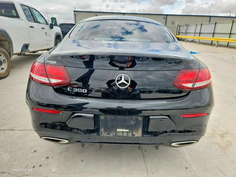 Mercedes-Benz Klasa C W205 C 300 6