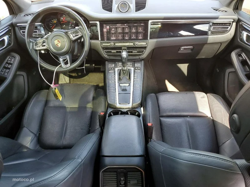 Porsche Macan 95B 8