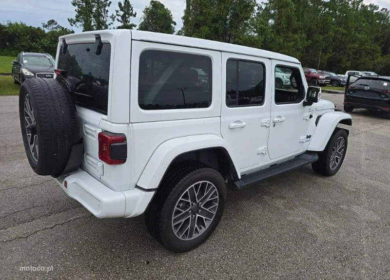 Jeep Wrangler 4