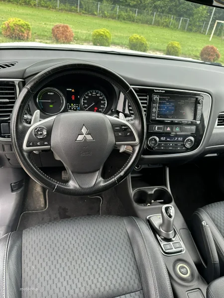 Mitsubishi Outlander 11