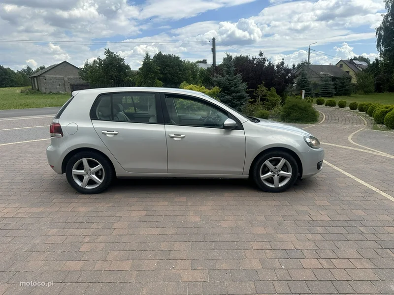 Volkswagen Golf VI 8