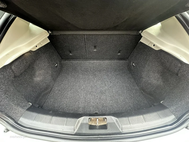 Volvo V40 13