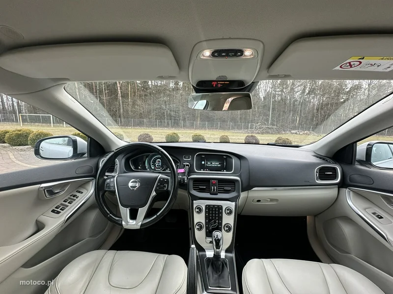 Volvo V40 14