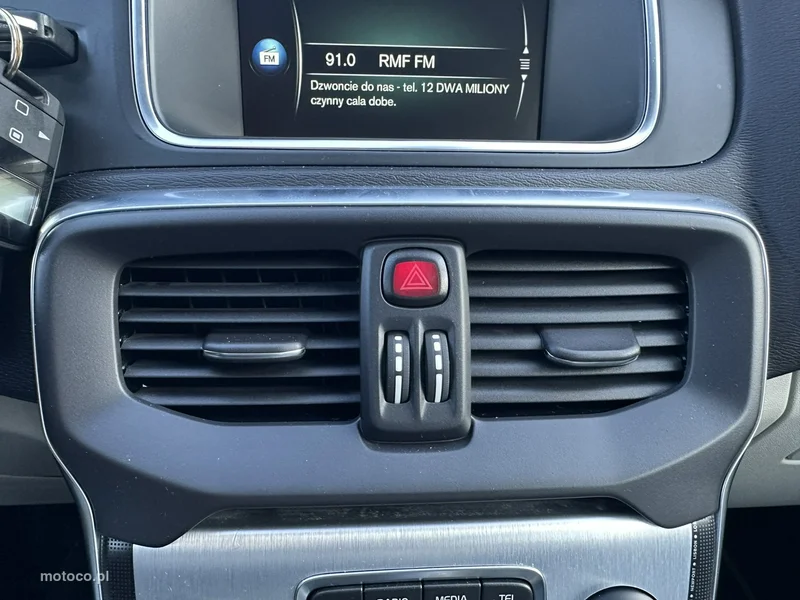 Volvo V40 23