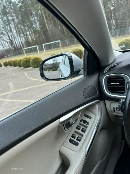 Volvo V40 28