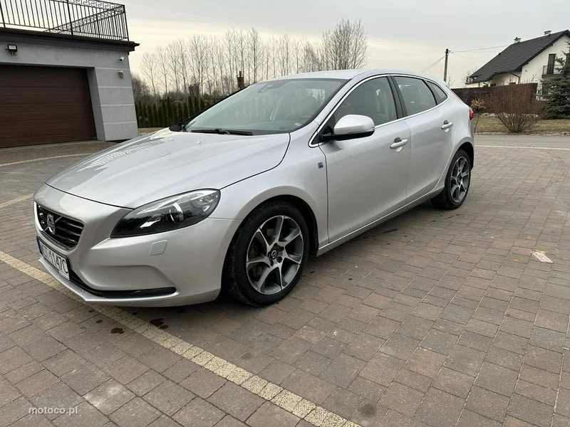 Volvo V40 4