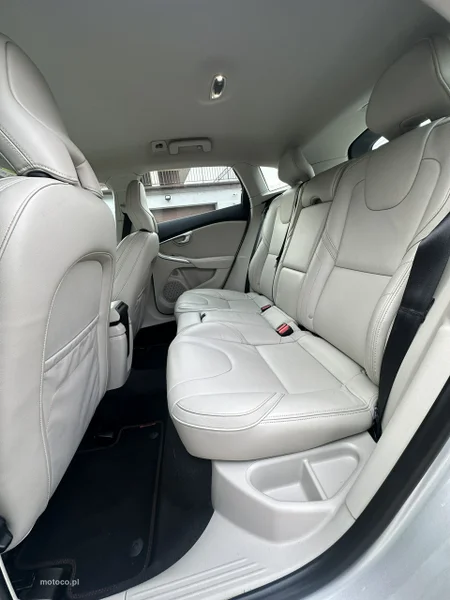 Volvo V40 33