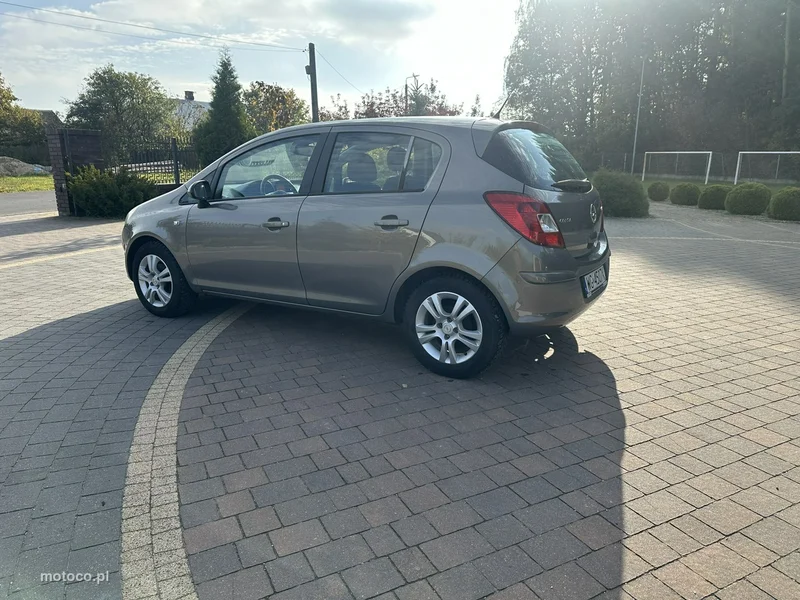 Opel Corsa D 6