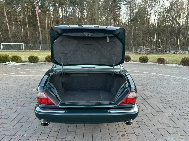Jaguar XJ 12