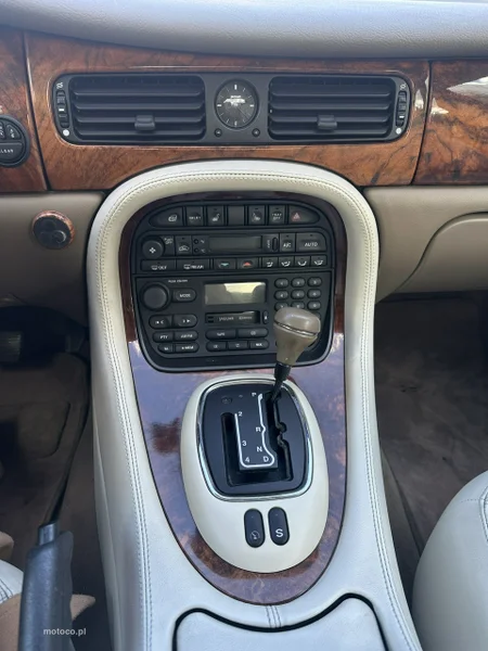 Jaguar XJ 15