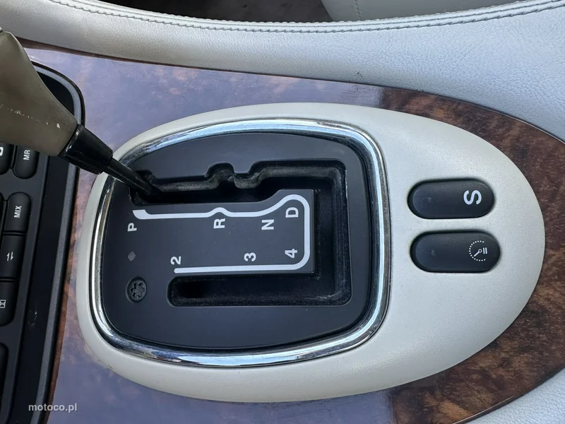 Jaguar XJ 17