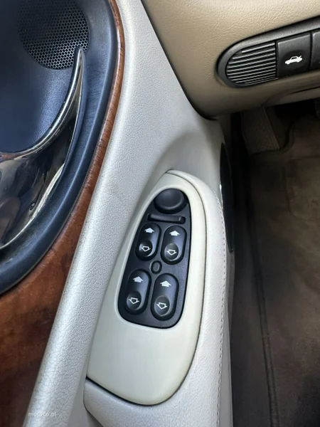 Jaguar XJ 28