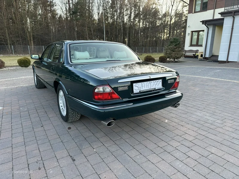 Jaguar XJ 7