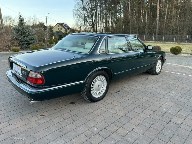 Jaguar XJ 10