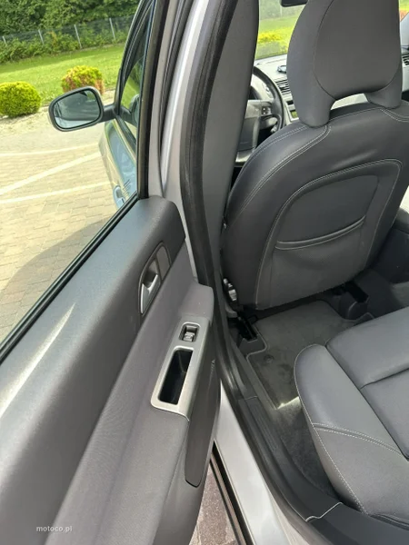Volvo V50 27