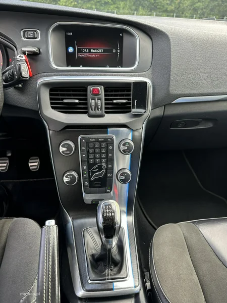 Volvo V40 19