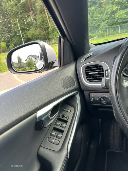 Volvo V40 25