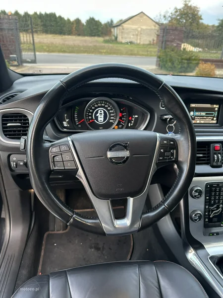 Volvo V40 16