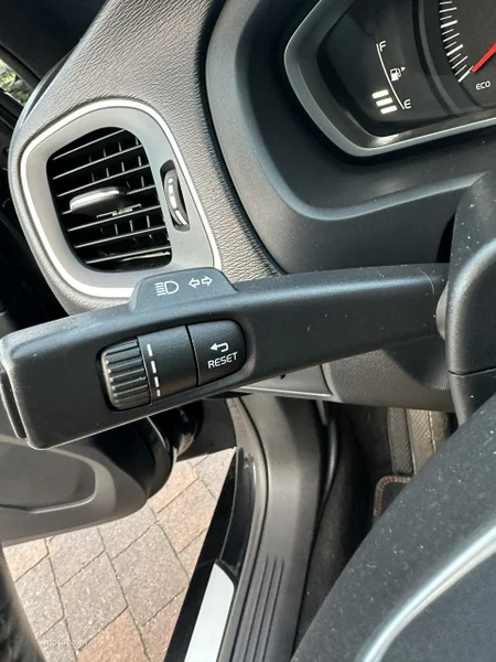 Volvo V40 17